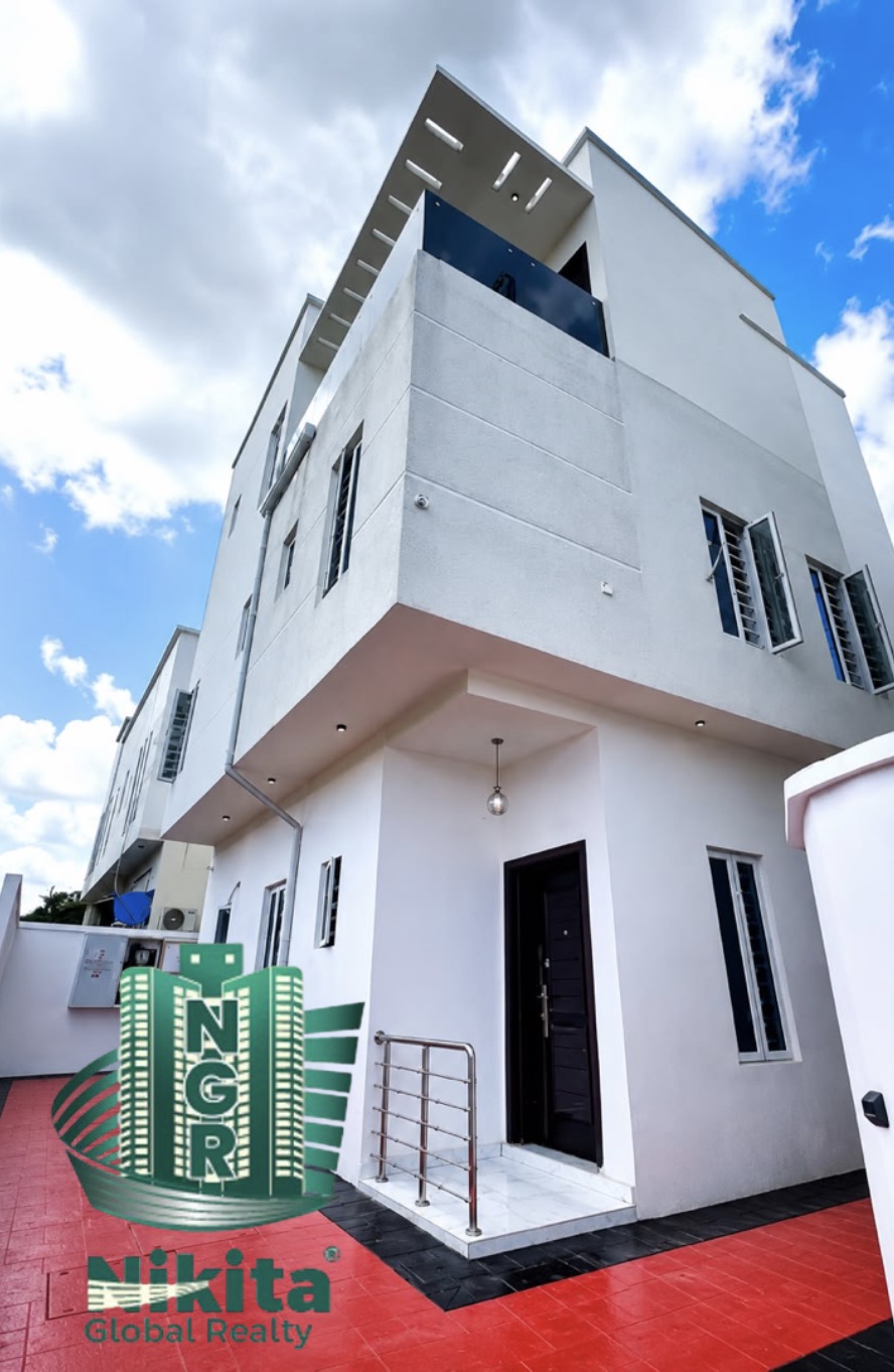 5 BEDROOM DUPLEX WITH BQ